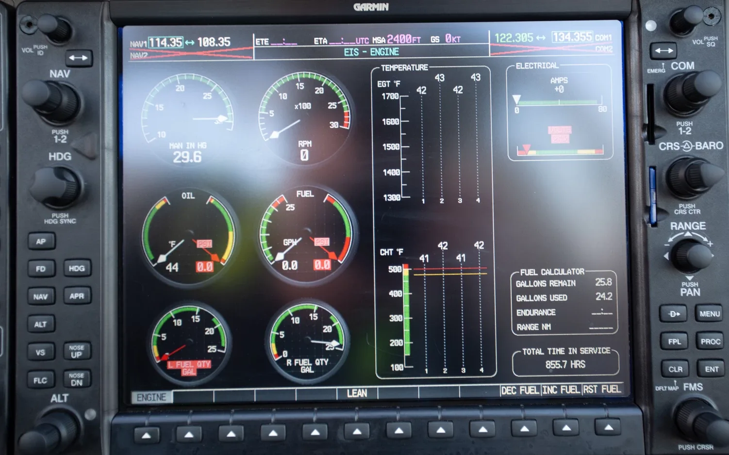 Avionics suite of a 2007 Diamond DA40.