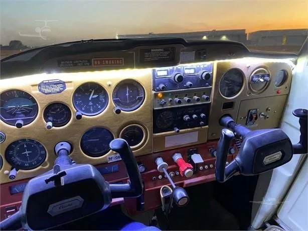 Cockpit and instrument panel of a 1977 CESSNA 152.