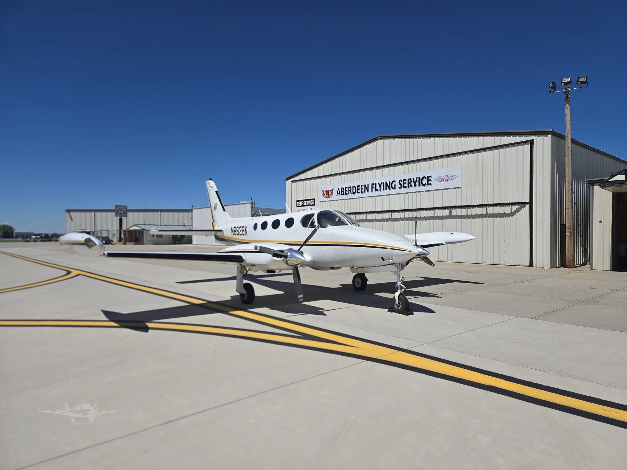 Exterior view of a 1981 CESSNA 340A, N6829K.