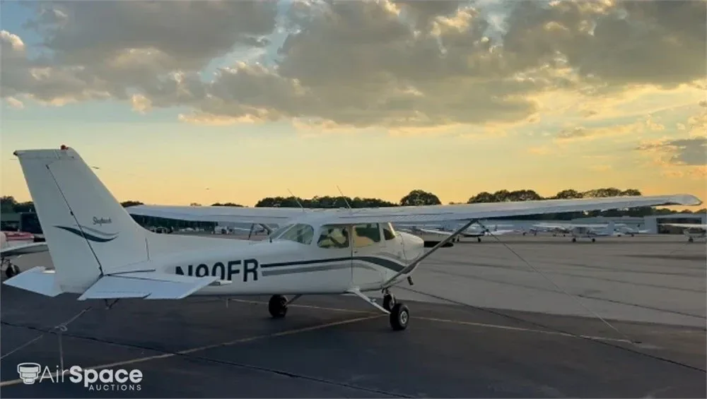 Exterior view of a 1980 Cessna 172N, N90FR.