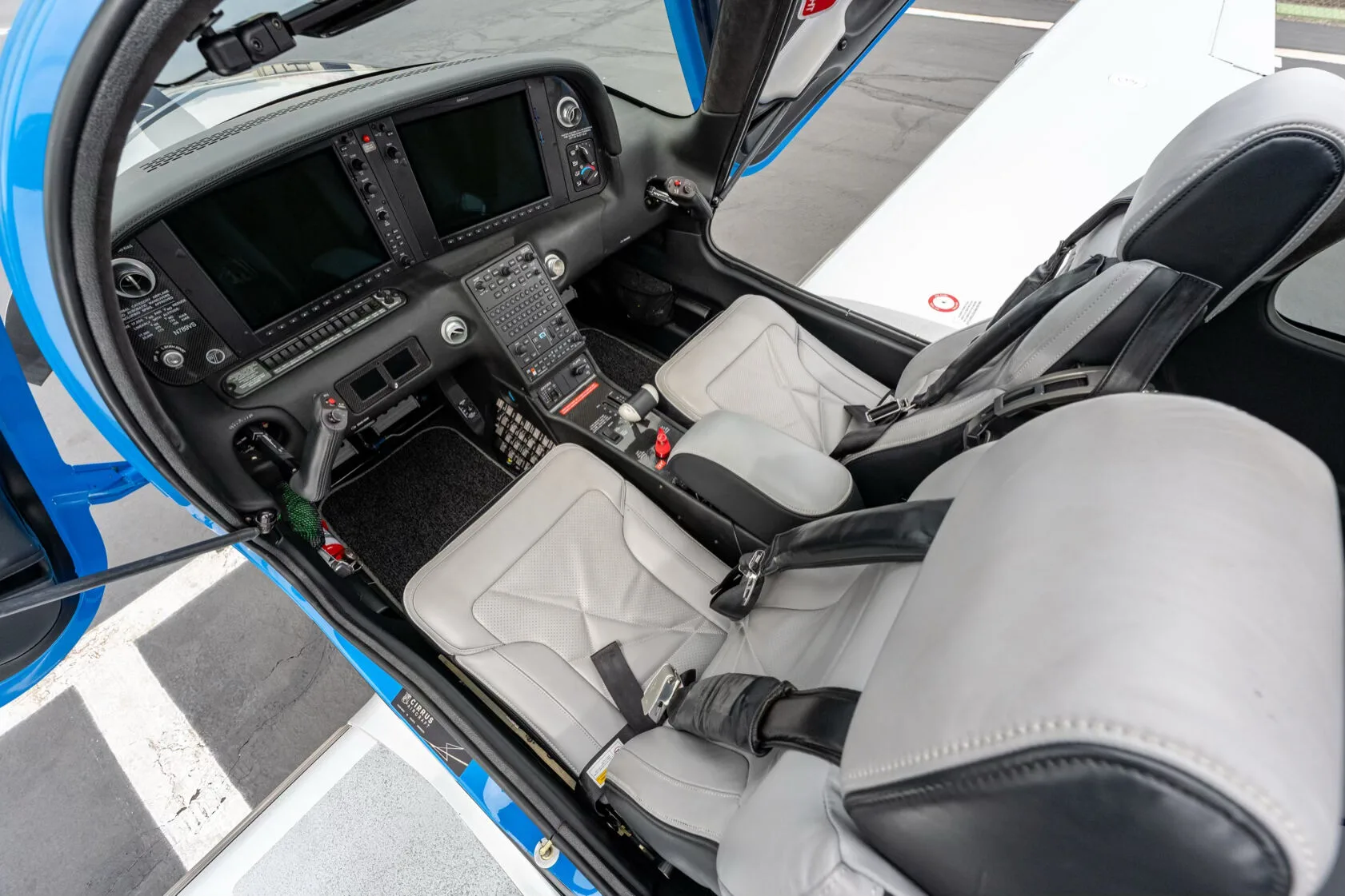 Cockpit and instrument panel of a 2020 Cirrus SR22-G6 TURBO.