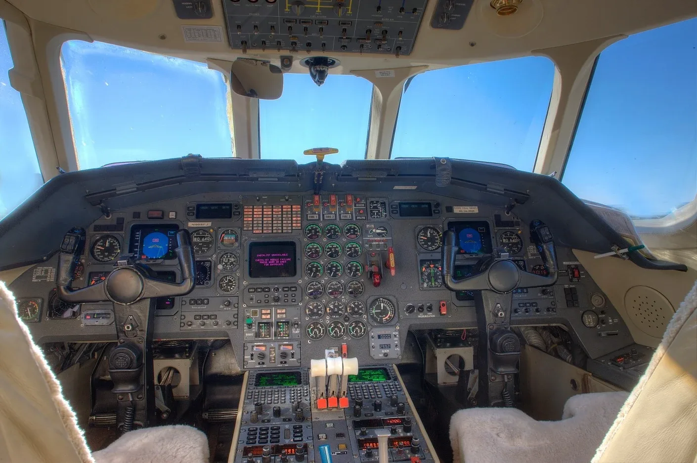 Cockpit and instrument panel of a 1986 Dassault Falcon 900.