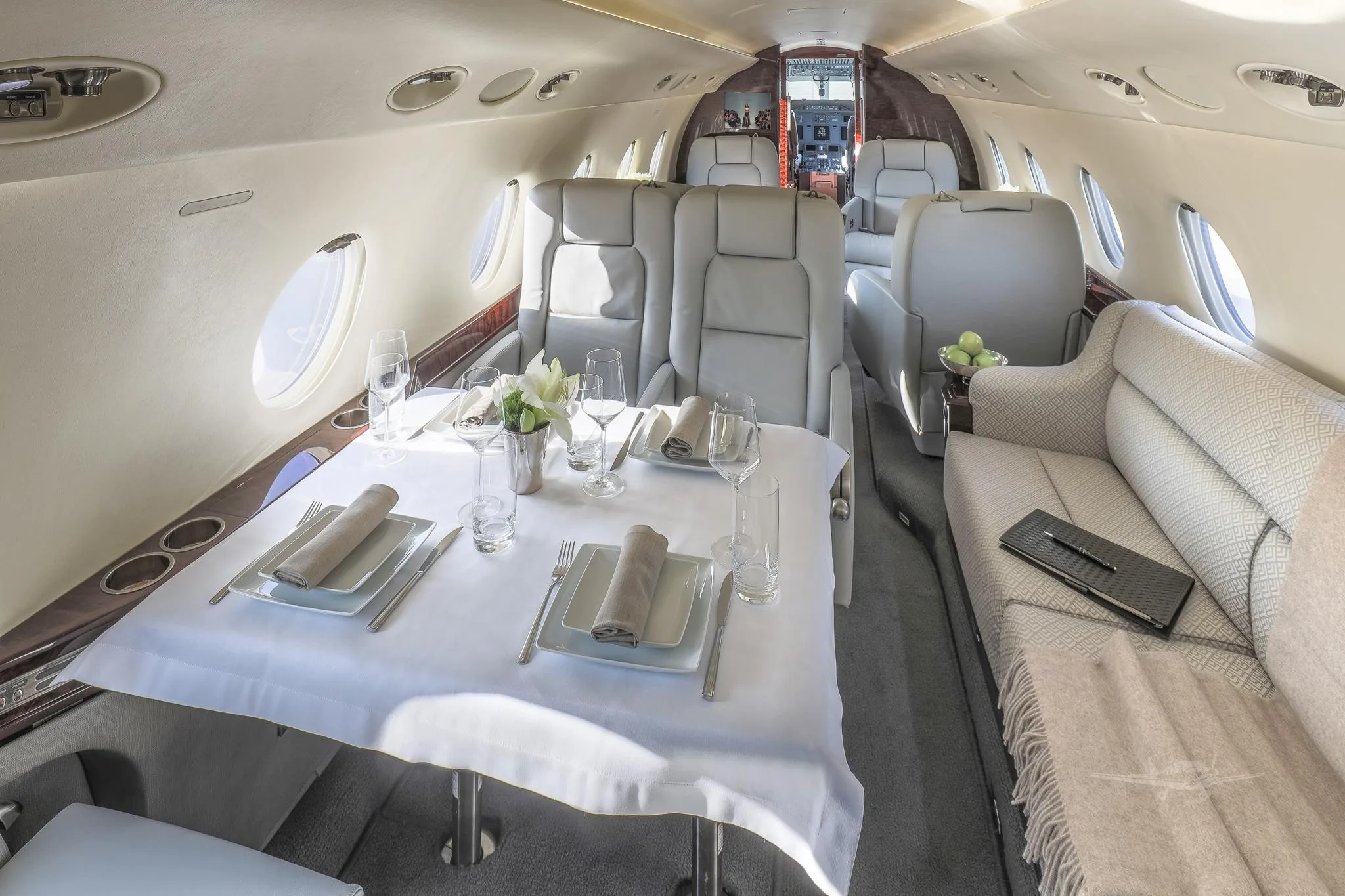 Cabin interior of a 2006 GULFSTREAM G200.