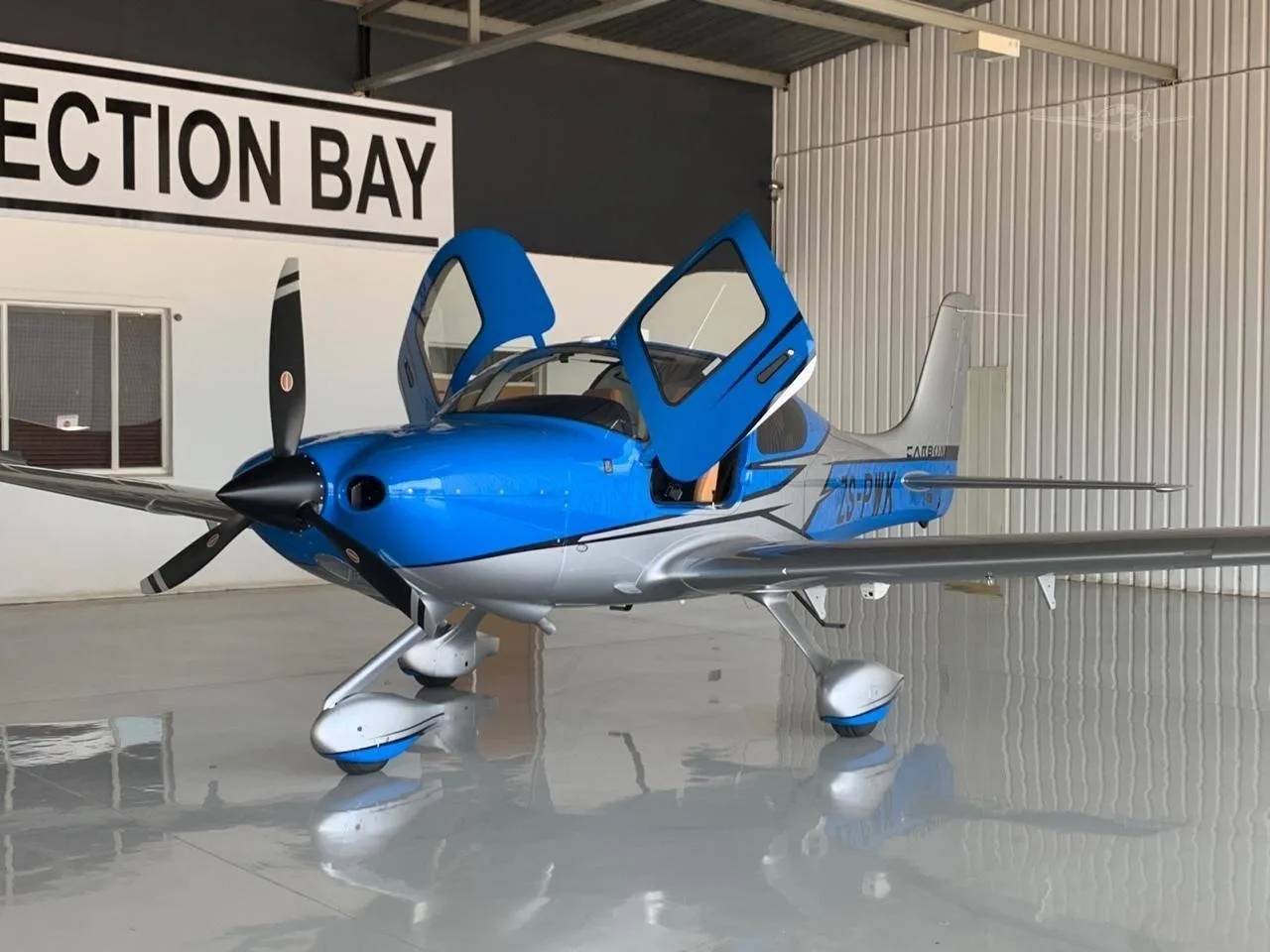 Marketing image of a 2019 CIRRUS SR22-G6.