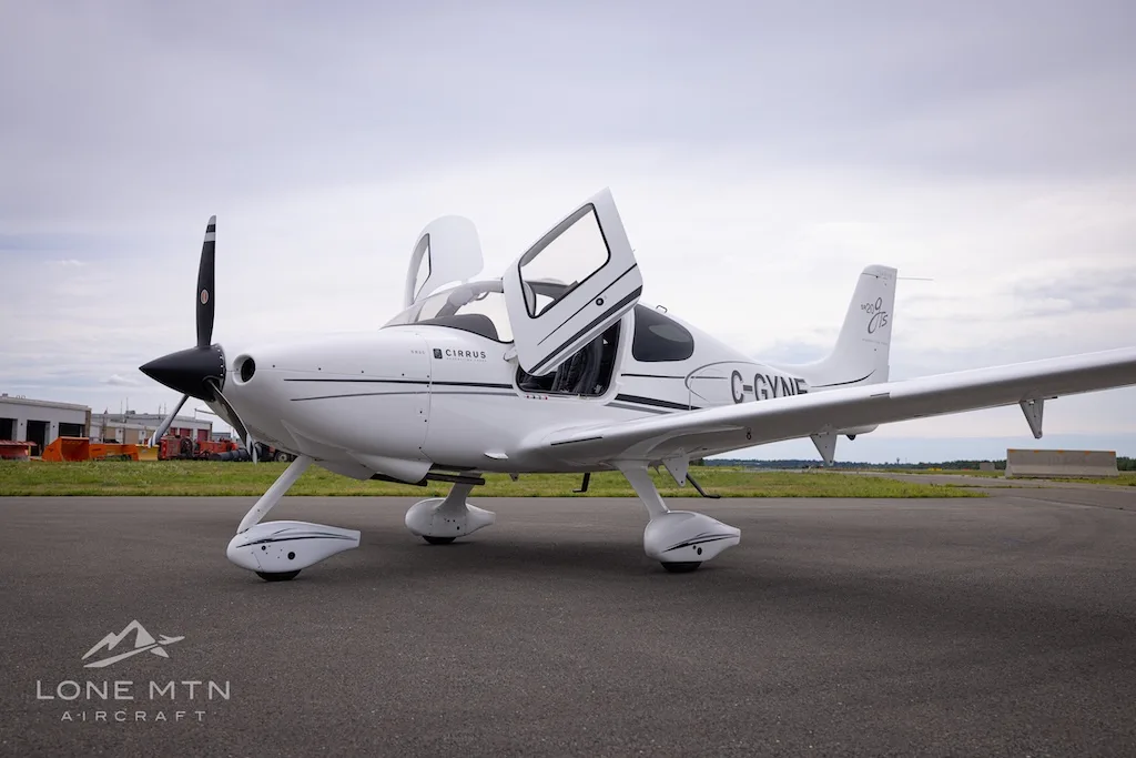 Exterior view of a 2008 Cirrus SR20 G3, C-GYNE.