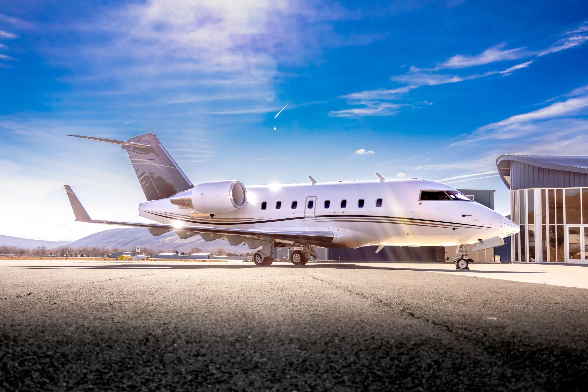 Exterior view of a 2010 Bombardier Challenger 300, N622N.