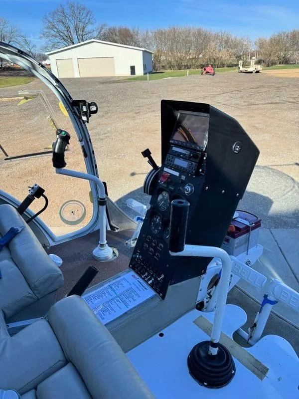 Avionics suite of a 1968 BELL 47G-3B-1.