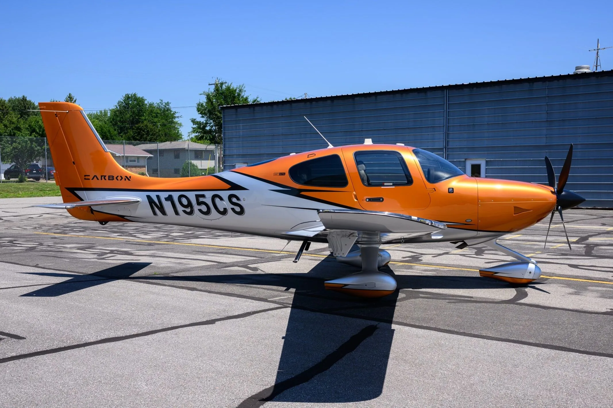 Exterior view of a 2023 Cirrus SR22T, N195CS.