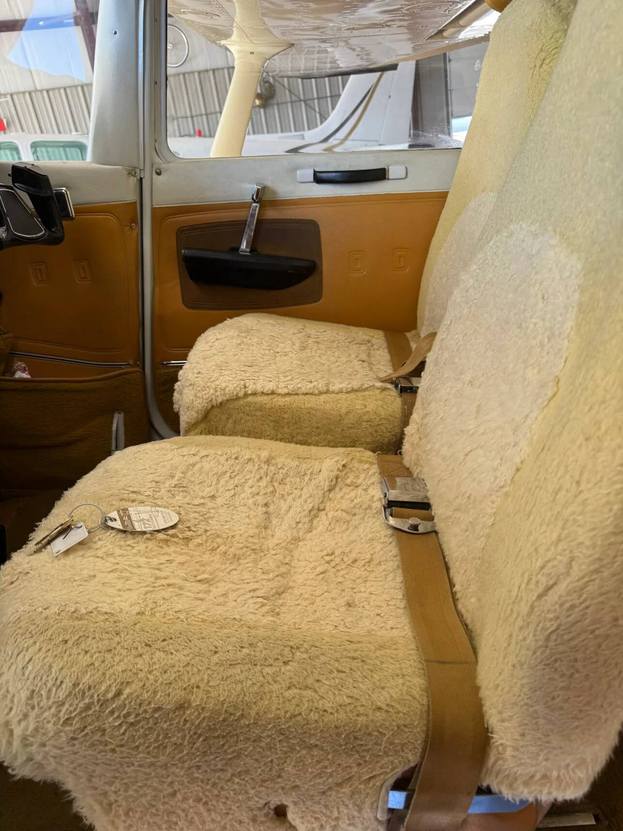 Cabin interior of a Cessna R172K Hawk XP - Aerista.