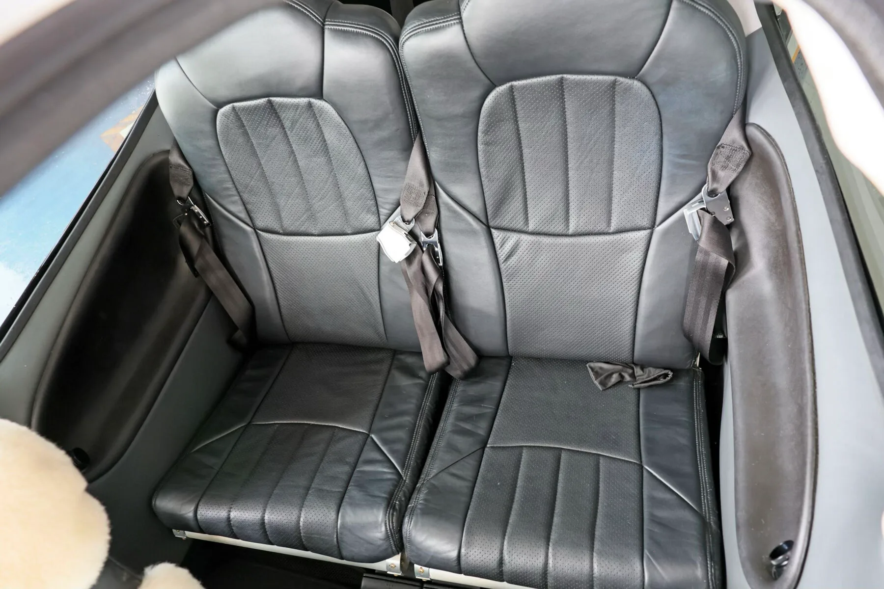 Cabin interior of a Cirrus SR20-G2 GTS.
