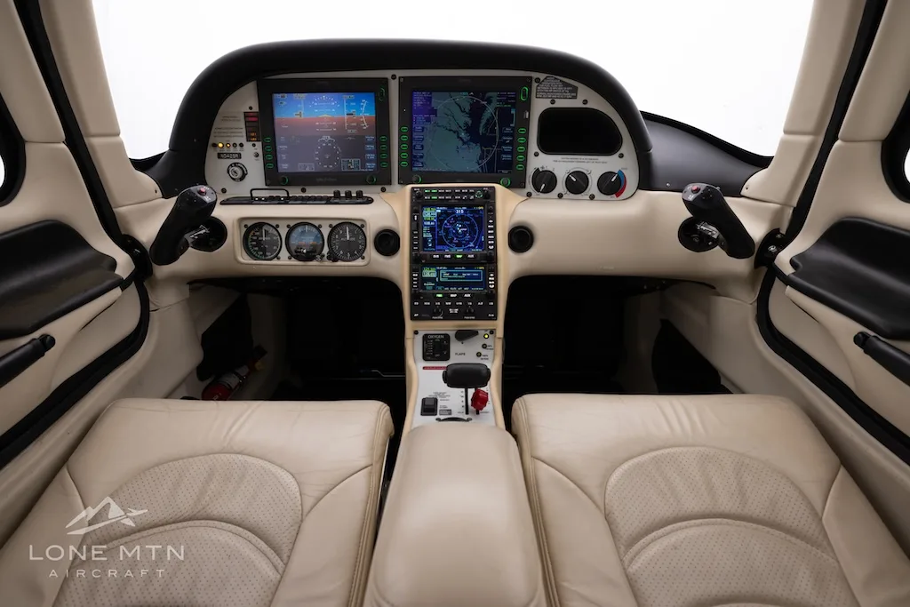 Cockpit and instrument panel of a 2006 Cirrus SR22 G2 TURBO GTS.