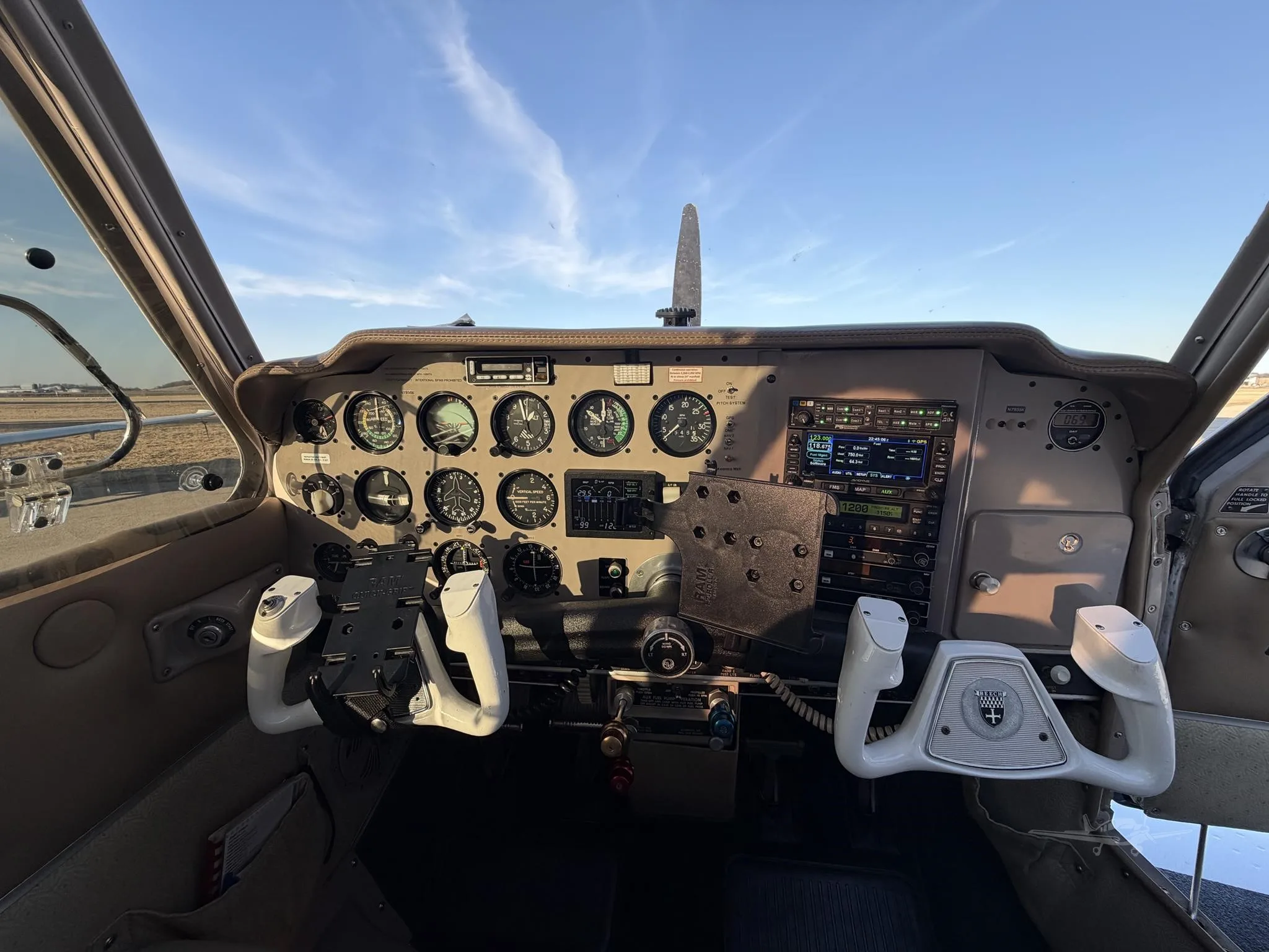 Cockpit and instrument panel of a 1964 BEECHCRAFT B33 DEBONAIR.