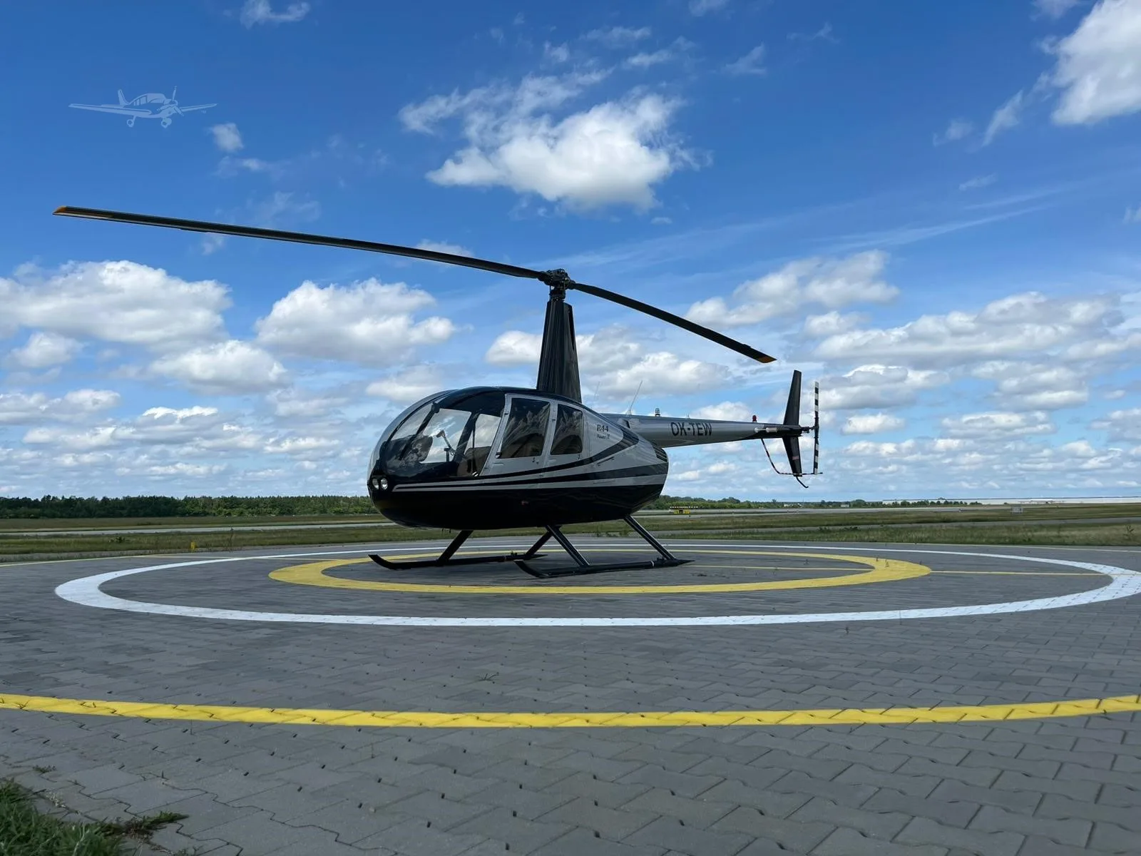 Exterior view of a 2009 ROBINSON R44 RAVEN II, OK-TEW.