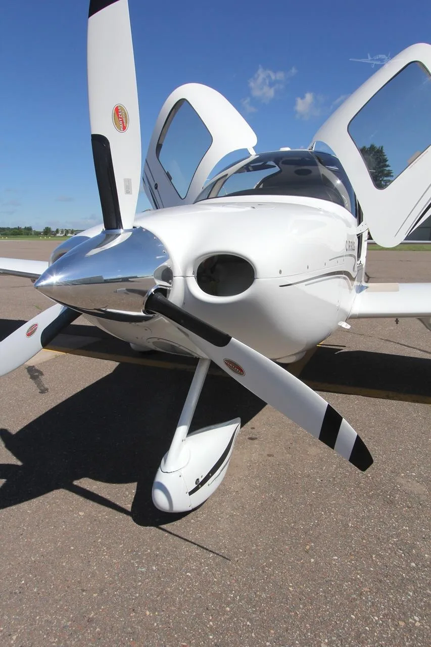 Exterior view of a 2005 CIRRUS SR22-G2, N228MM.