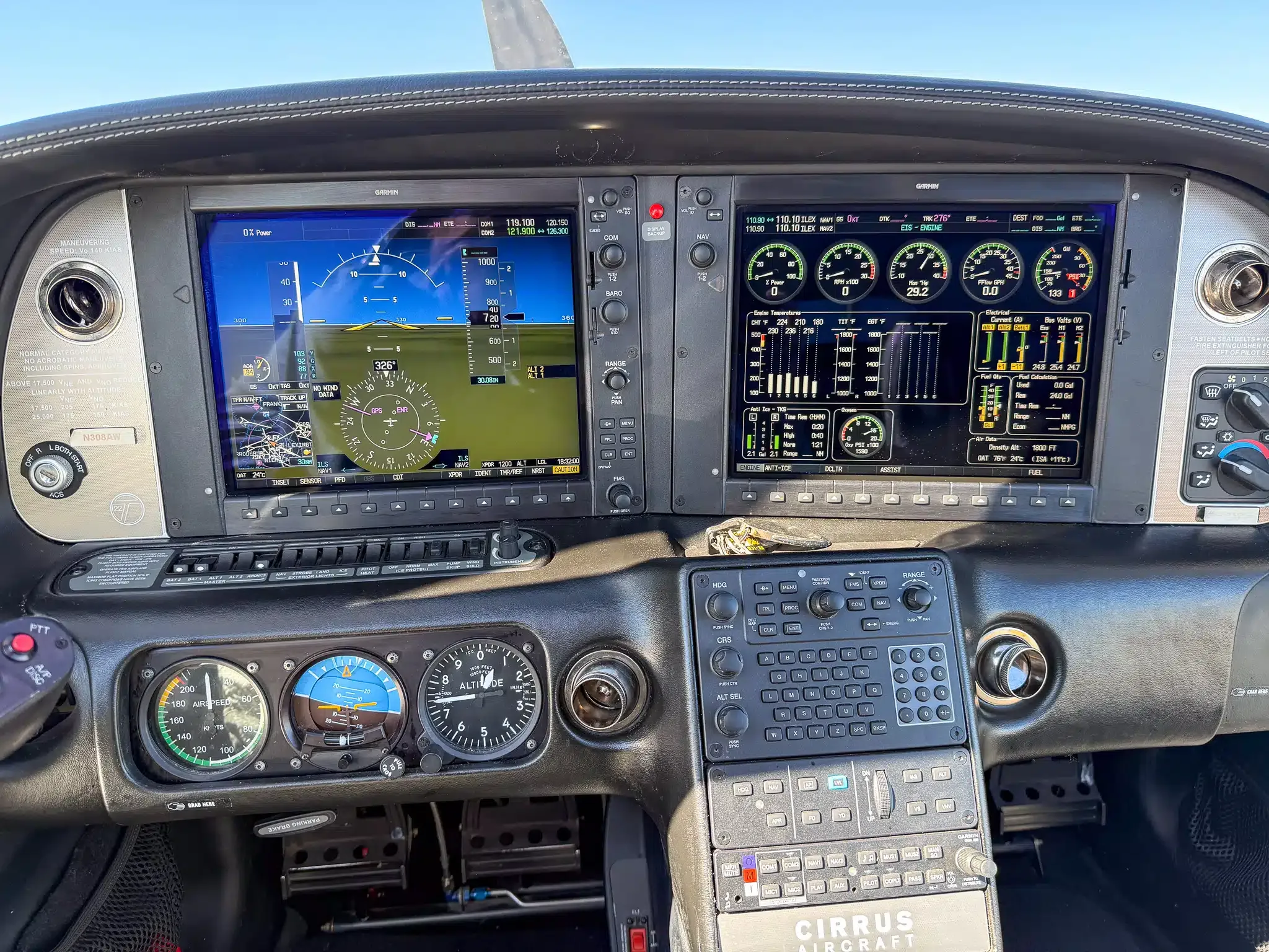 Avionics suite of a 2014 Cirrus SR22T G5 GTS.