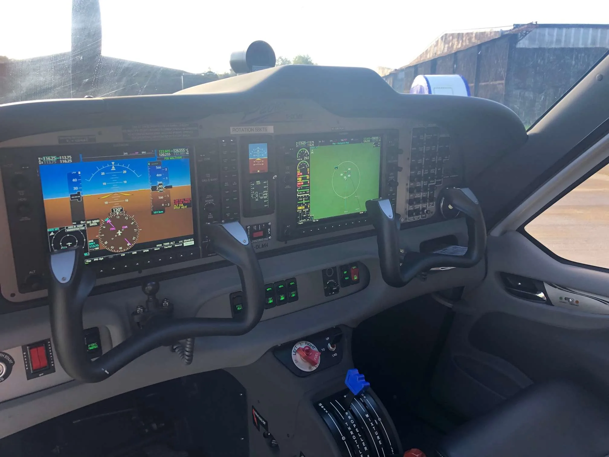 Cockpit and instrument panel of a 2017 Tecnam P-2010 G1000.