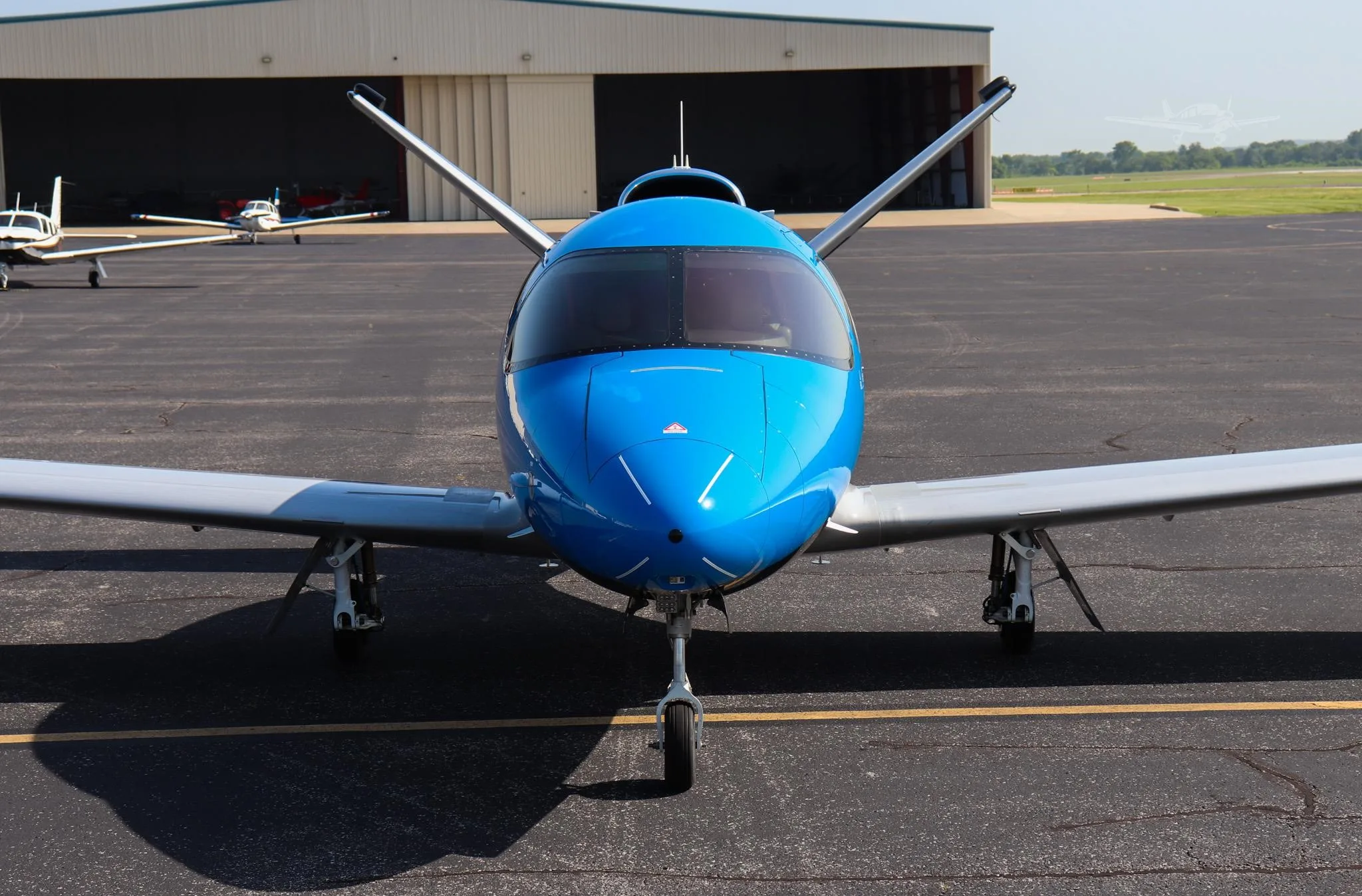 Exterior view of a 2021 CIRRUS VISION SF50-G2+, N818LL.