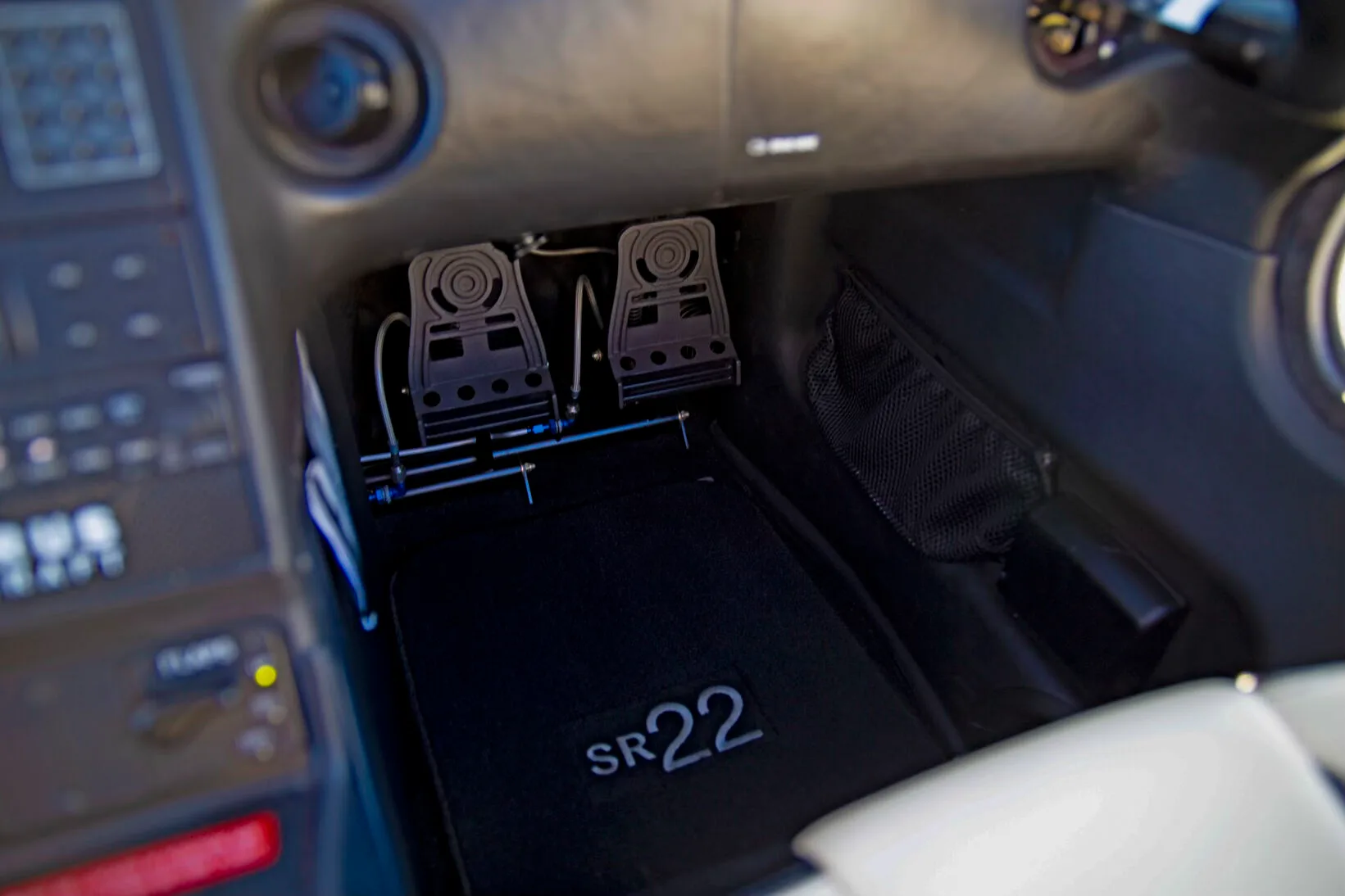 Cockpit and instrument panel of a 2014 Cirrus SR22-G5 GTS.