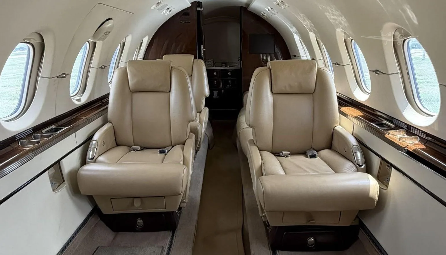 Cabin interior of a 2005 HAWKER 800XPI.