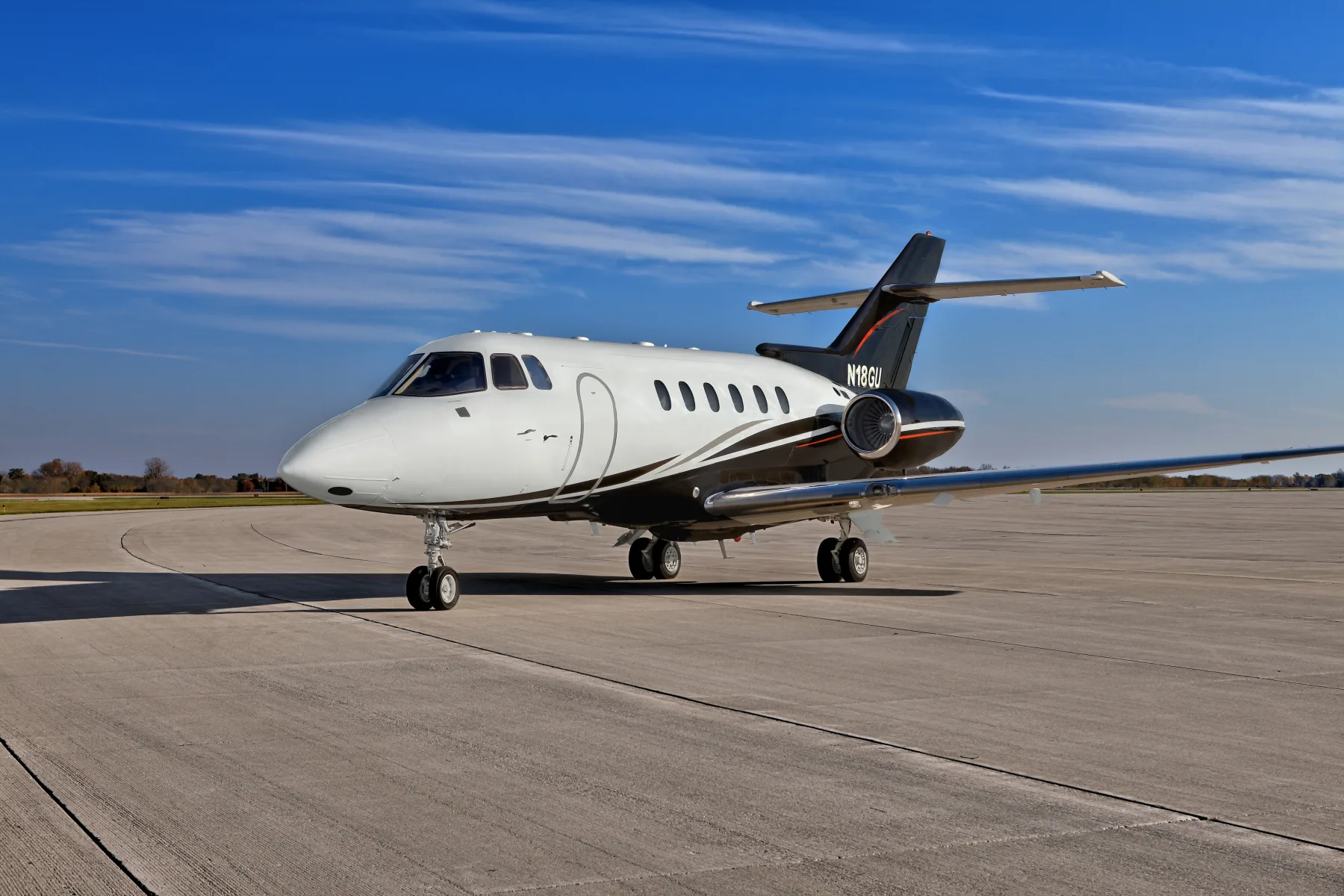 Exterior view of a Hawker 800XP –, N18GU.
