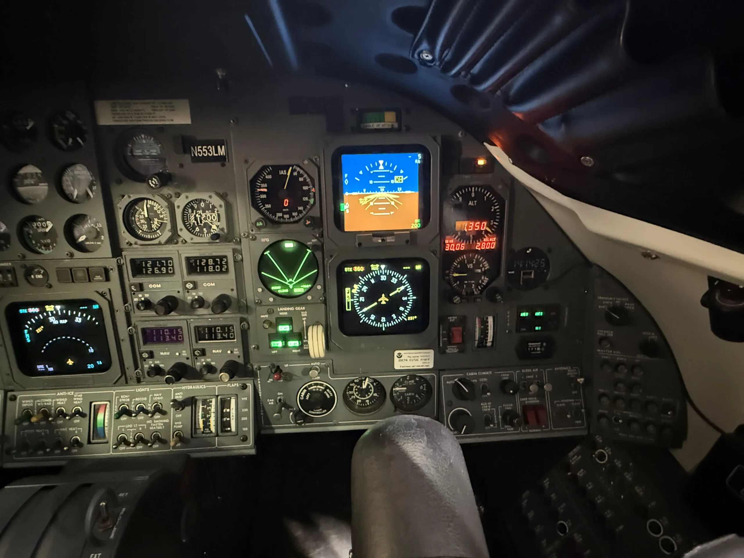 Cockpit and instrument panel of a 2000 Learjet 31A.