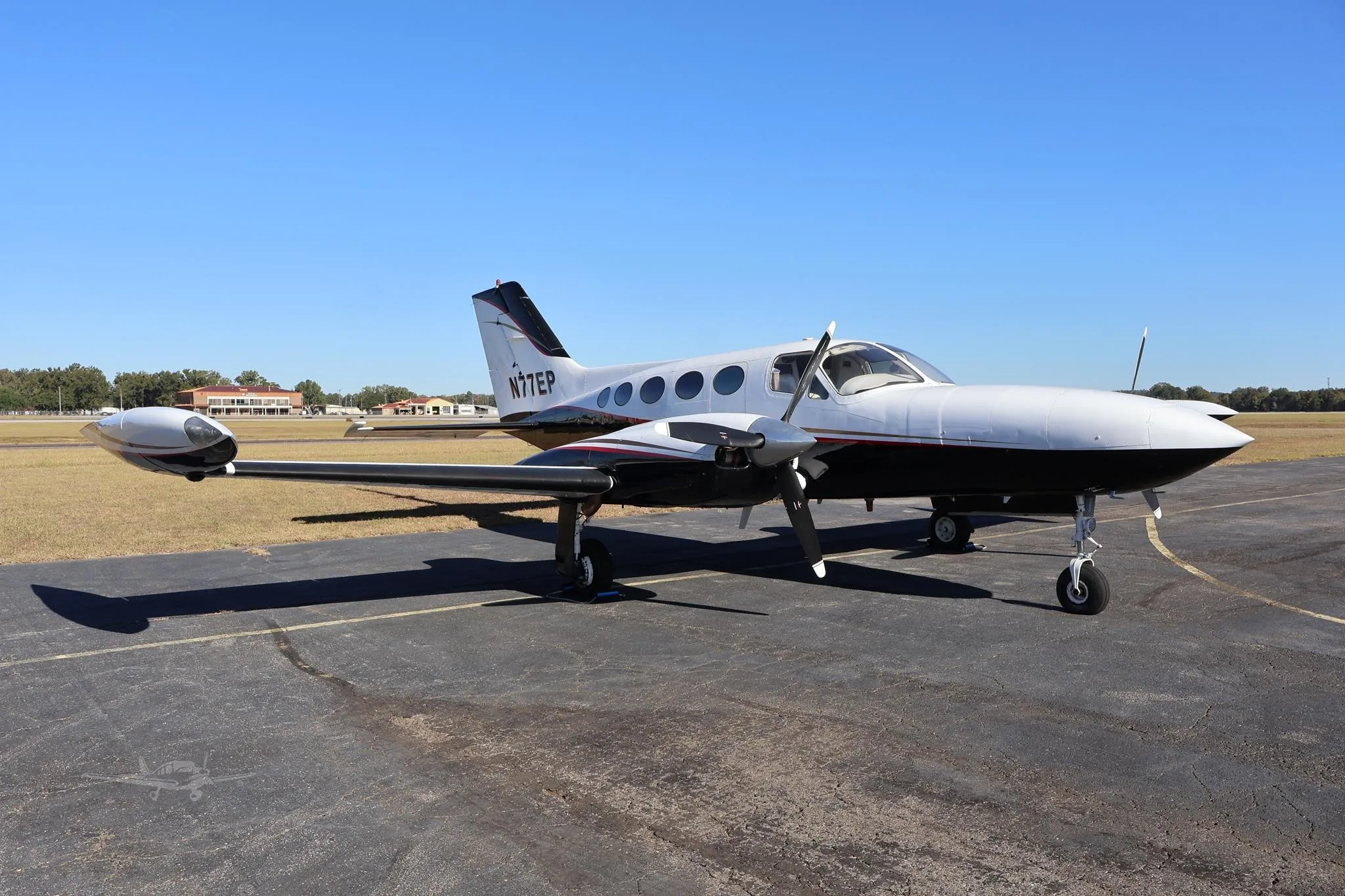 Exterior view of a 1973 CESSNA 421B, N77EP.