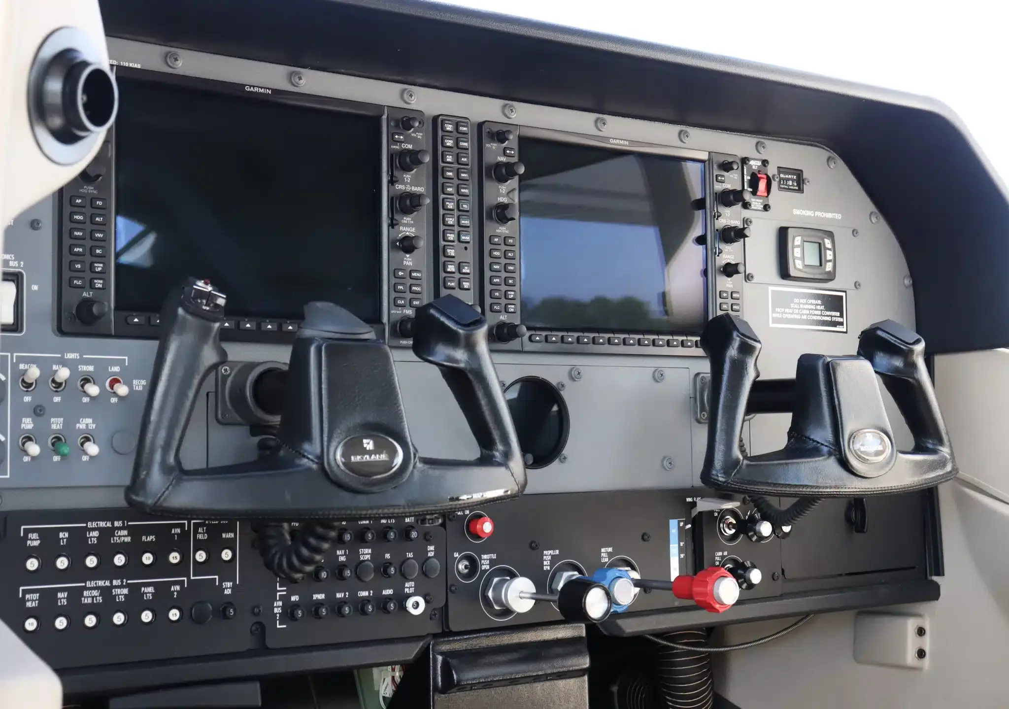 Avionics suite of a 2023 Cessna 182T Skylane.