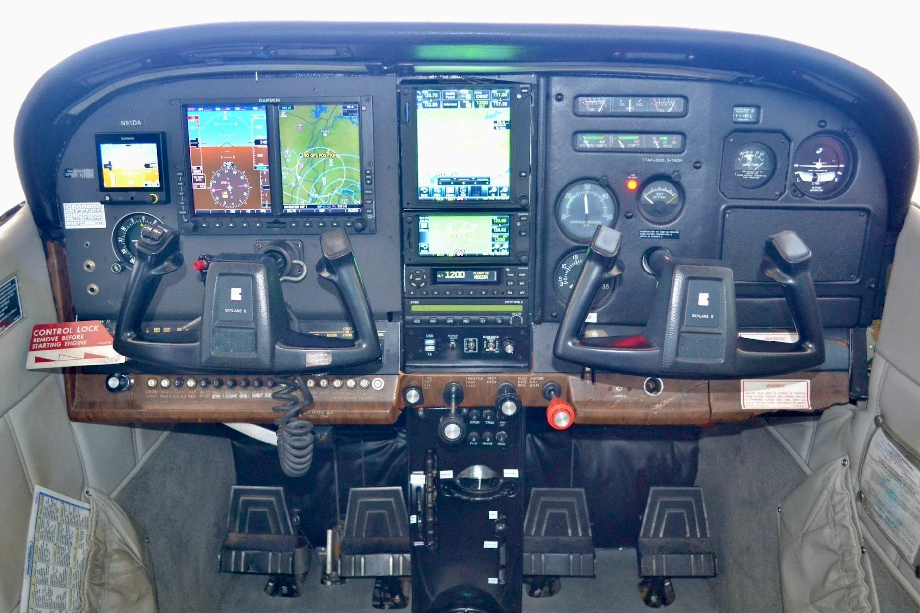 Cockpit and instrument panel of a 1979 Cessna 182Q Skylane.