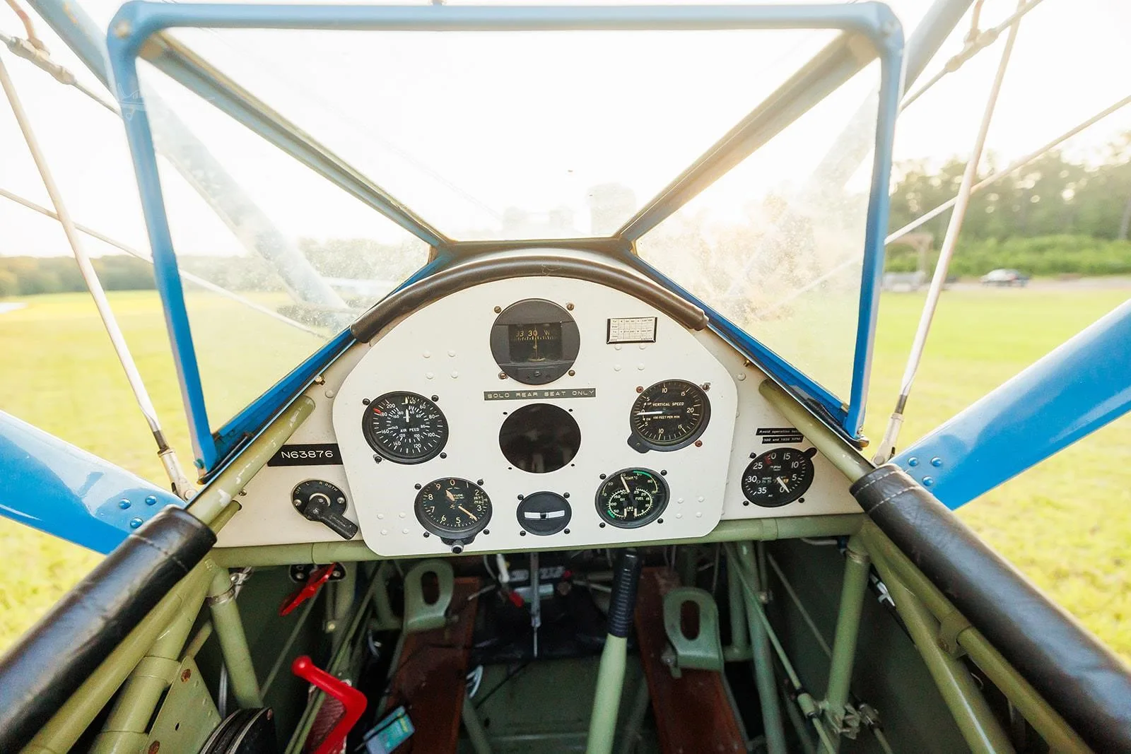 Cockpit and instrument panel of a 1943 BOEING/STEARMAN PT-17 KAYDET.