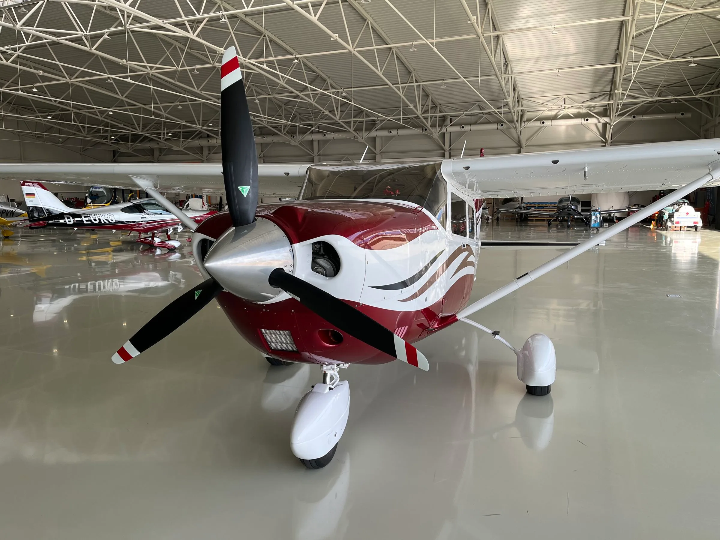 Exterior view of a 2006 Cessna T206H.