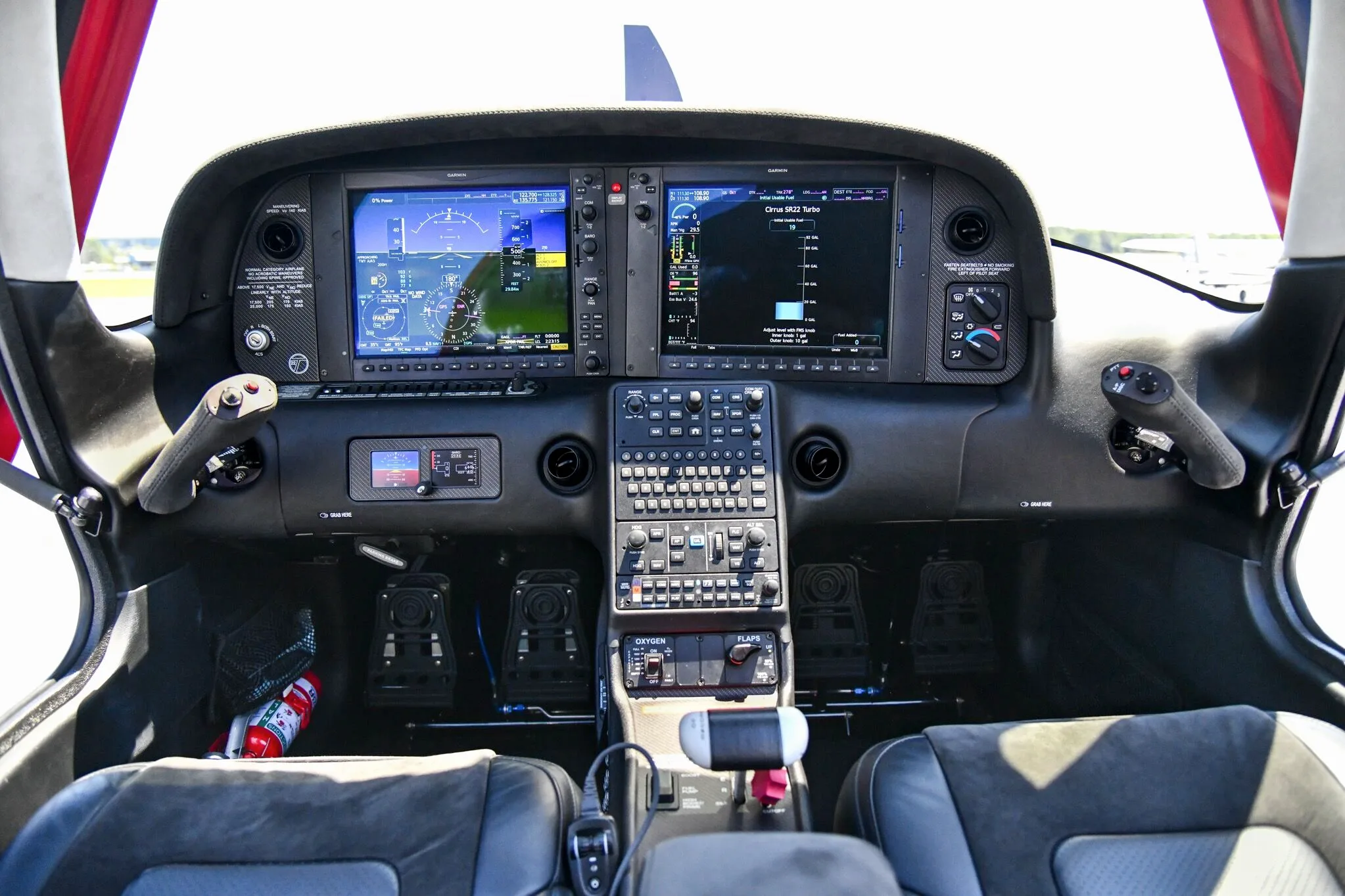 Cockpit and instrument panel of a 2021 Cirrus SR22-G6 TURBO.