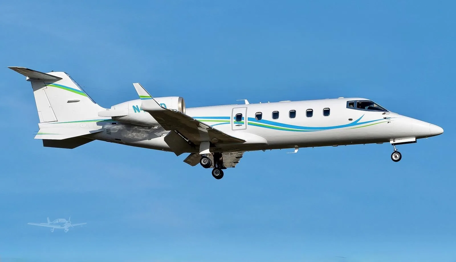 Exterior view of a 2006 LEARJET 60SE, N451BD.