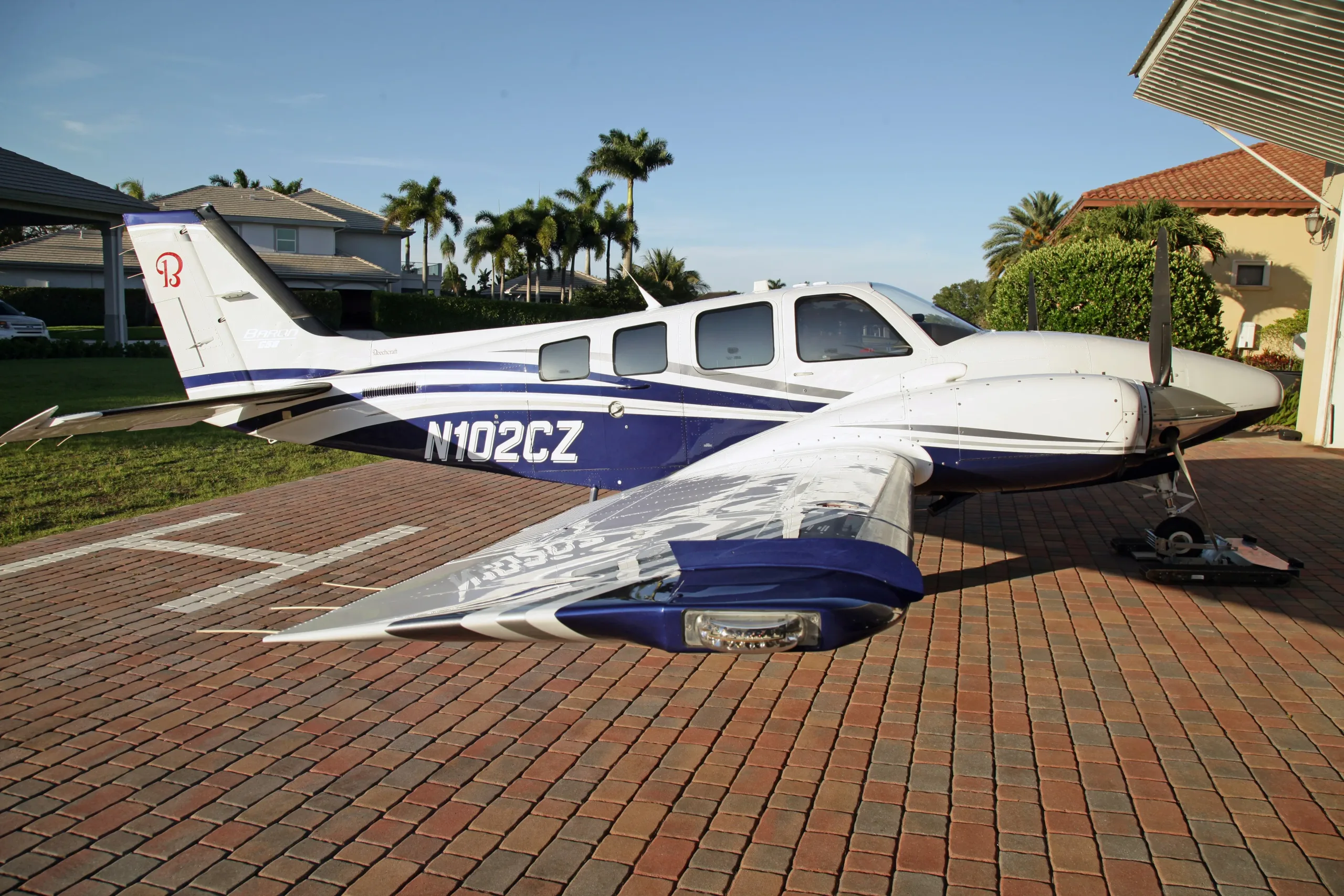 Avionics suite of a 2016 Beechcraft Baron G58 SN.