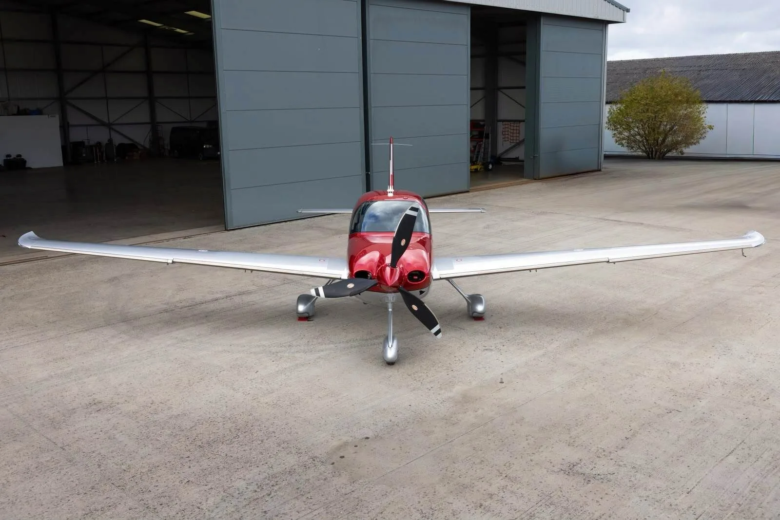 Exterior view of a 2022 Cirrus SR22T G6.