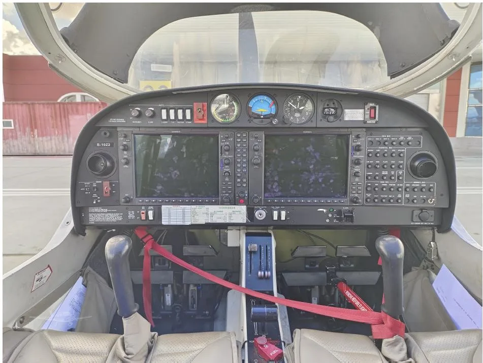 Cockpit and instrument panel of a 2020 DIAMOND DA40 NG.