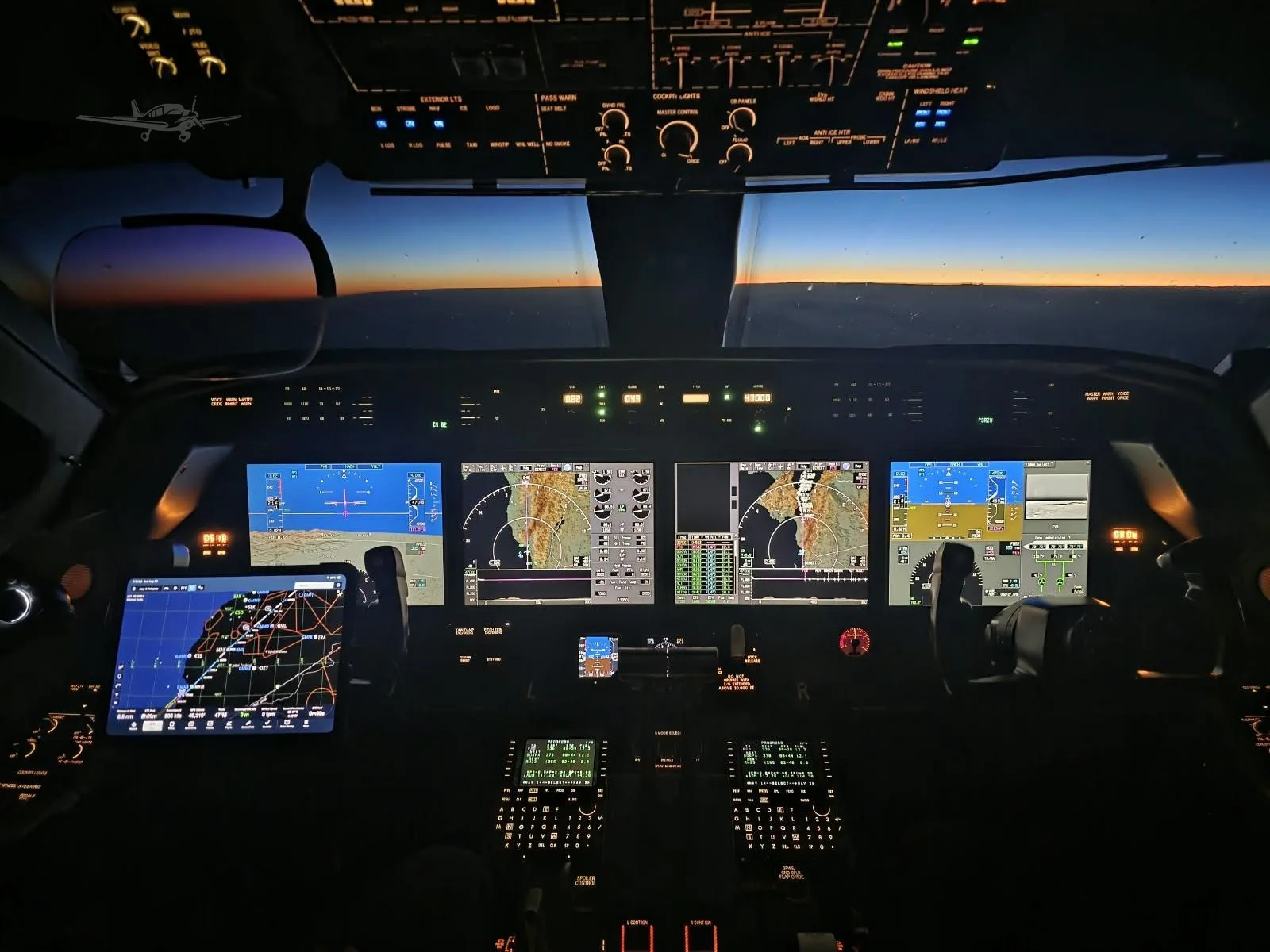 Cockpit and instrument panel of a 2011 GULFSTREAM G550.