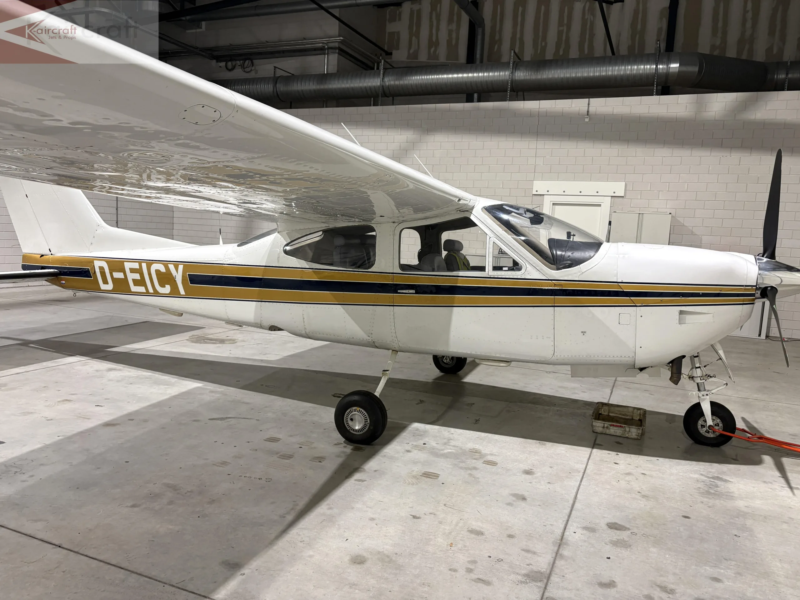 Exterior view of a 1978 Cessna 177RG.