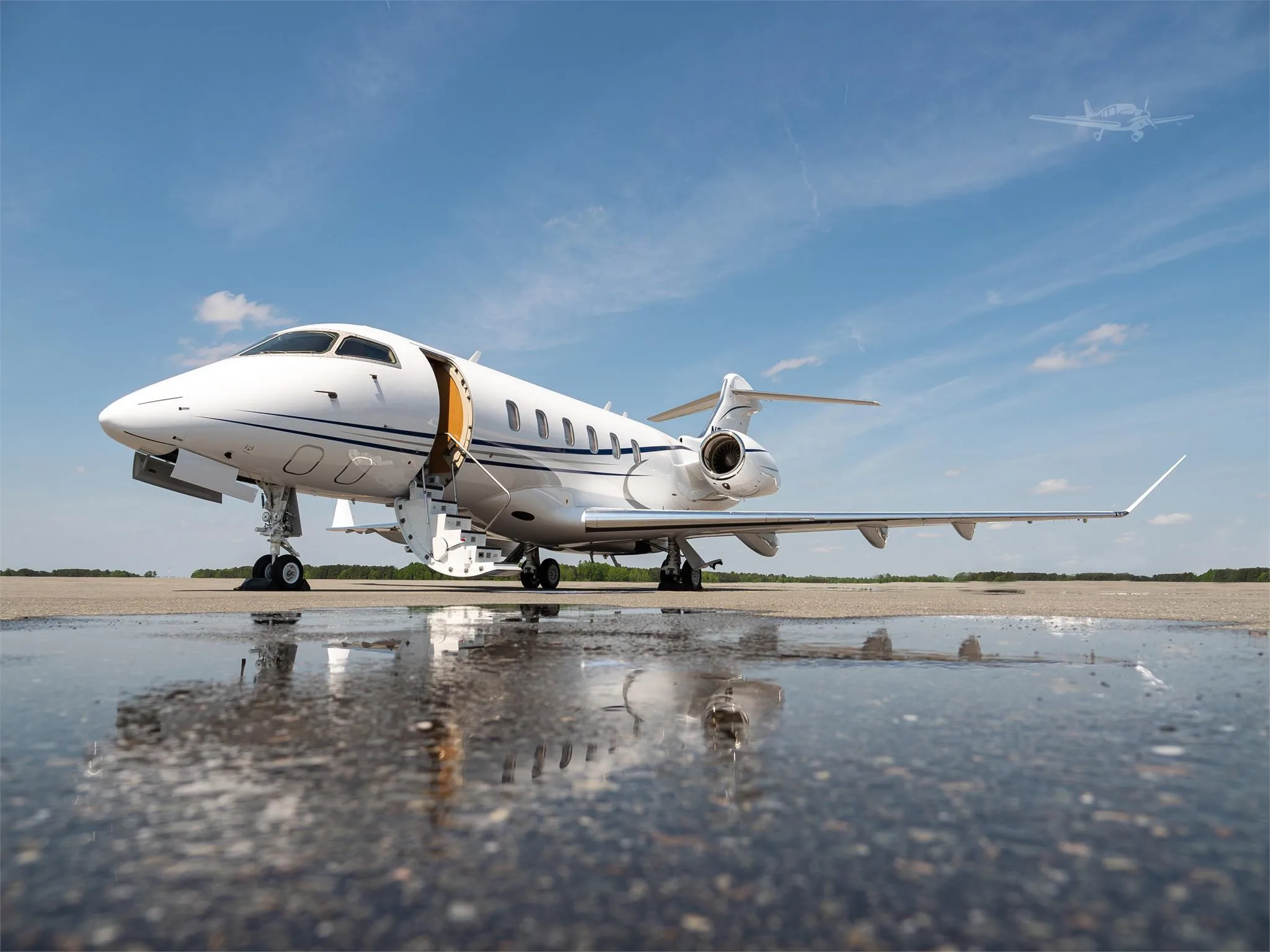 Exterior view of a 2018 BOMBARDIER CHALLENGER 350, N394JS.