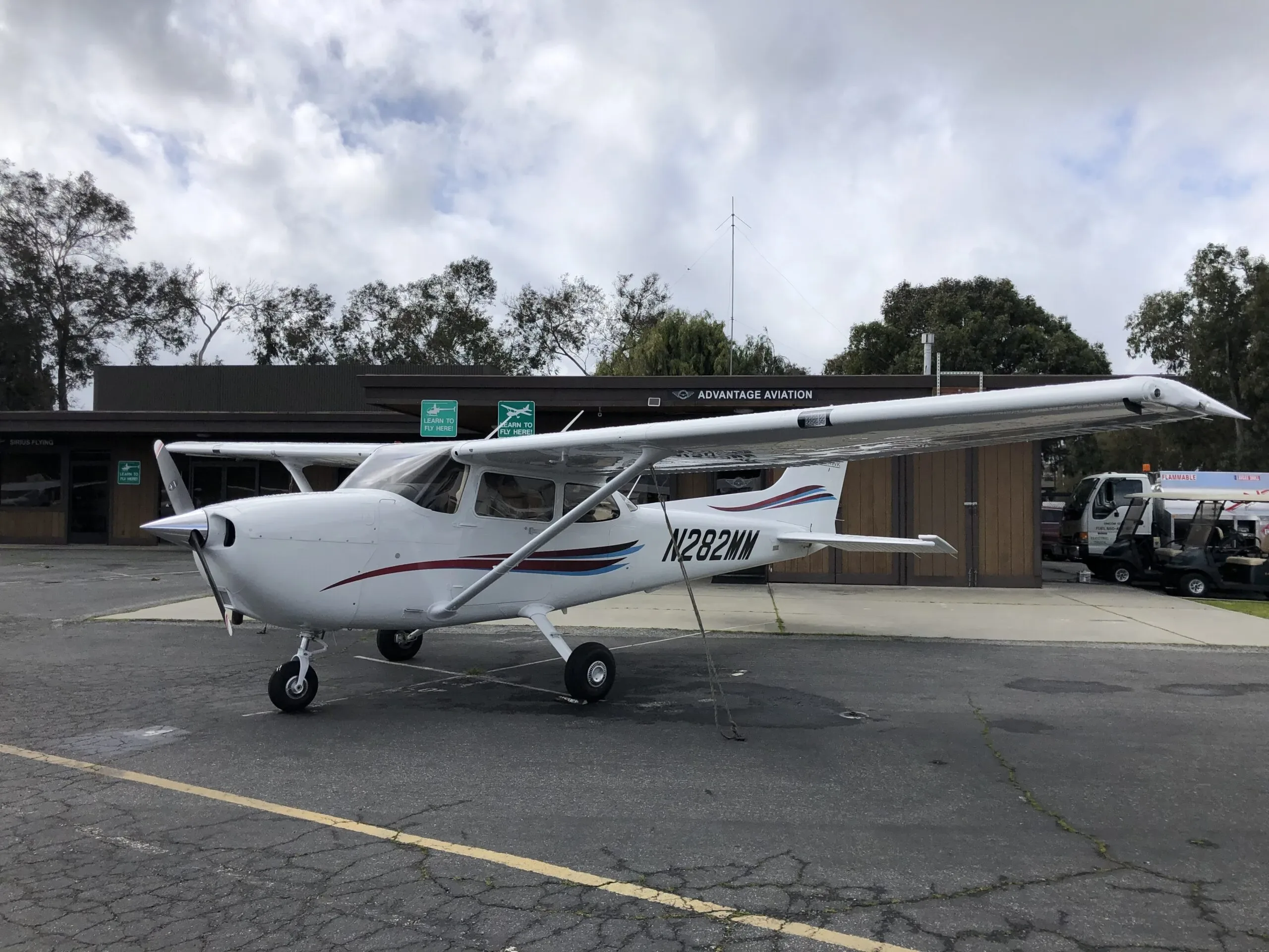 Exterior view of a 2019 Cessna 172S G1000 SP, N282MM.