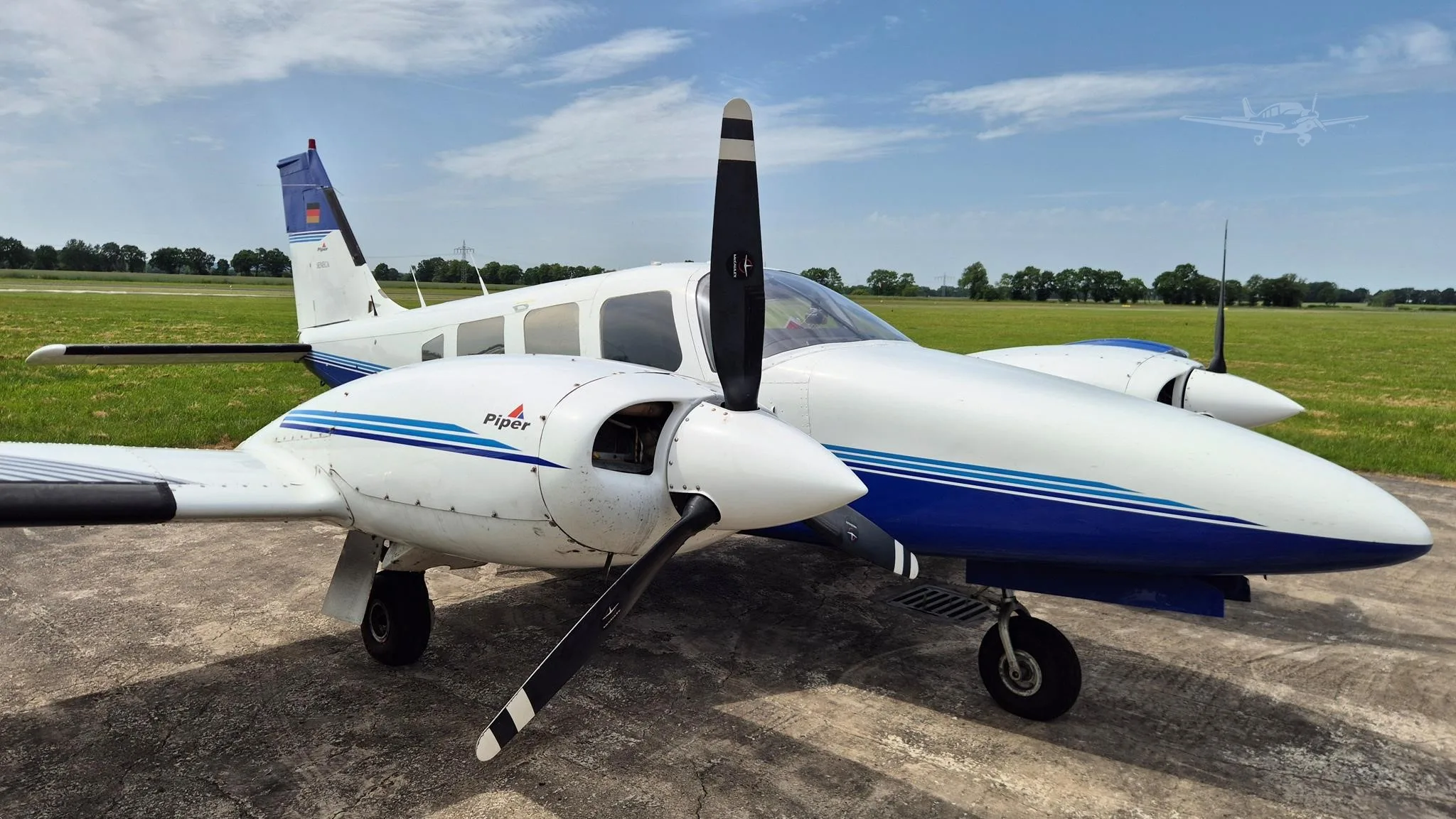 Exterior view of a 1979 PIPER SENECA II, D-GDTP.
