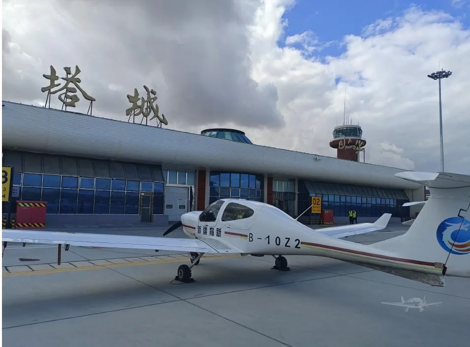 Exterior view of a 2020 DIAMOND DA40 NG, B-10Z2.