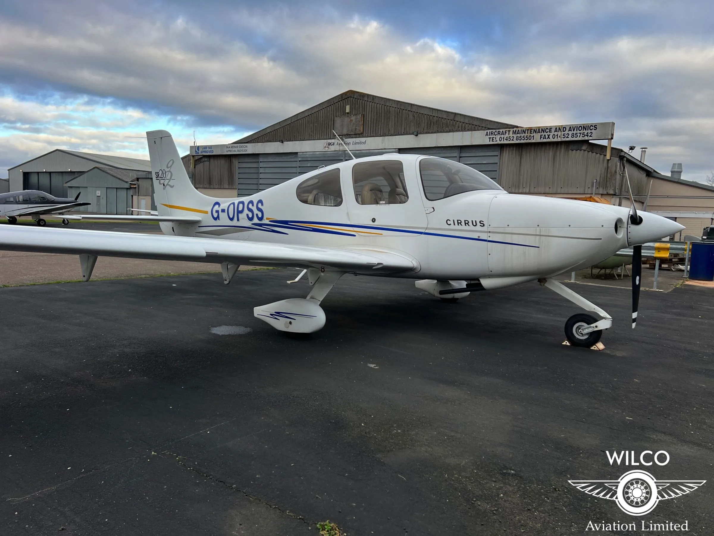 Exterior view of a 2004 Cirrus SR20 G2.