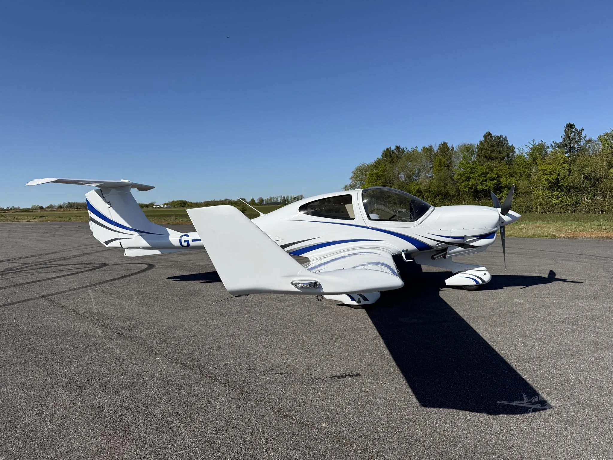 Exterior view of a 2023 DIAMOND DA40 NG, G-SLAY.