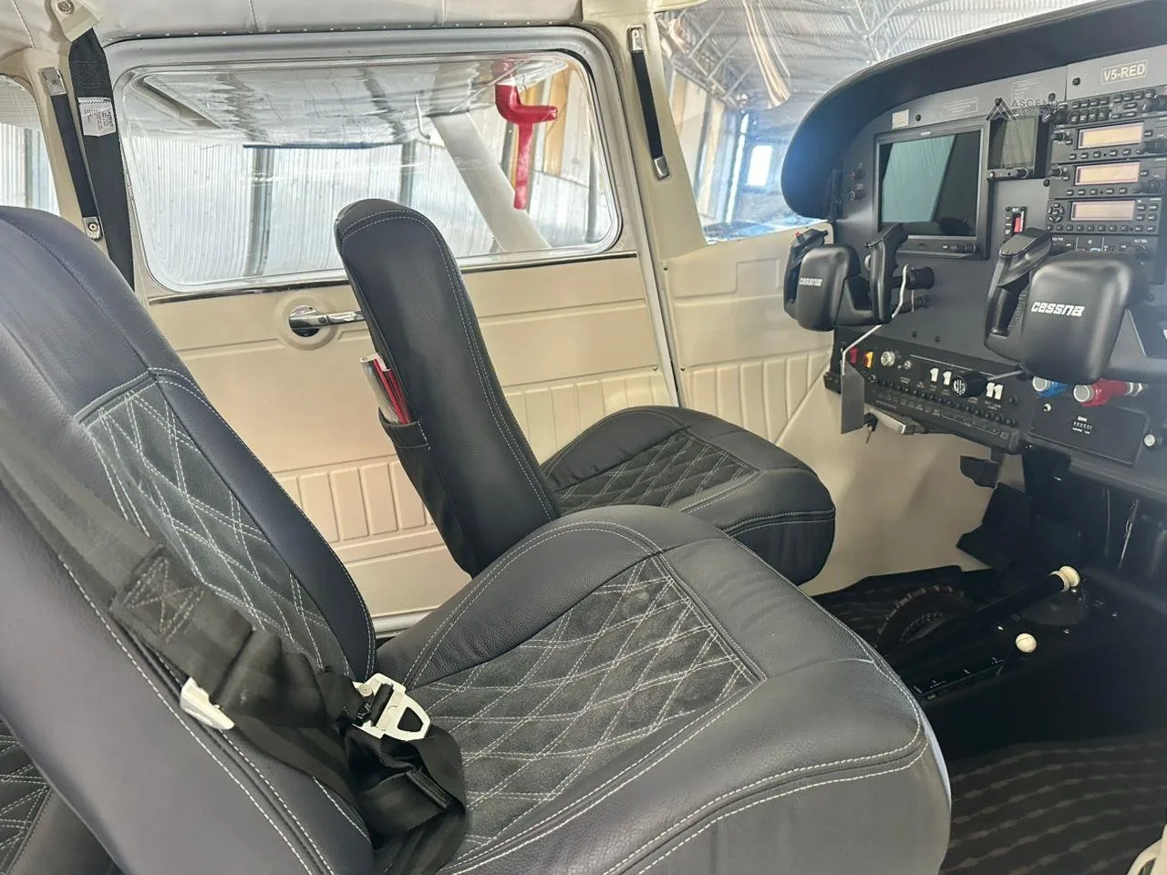 V5-RED - 1978 Cessna A185F