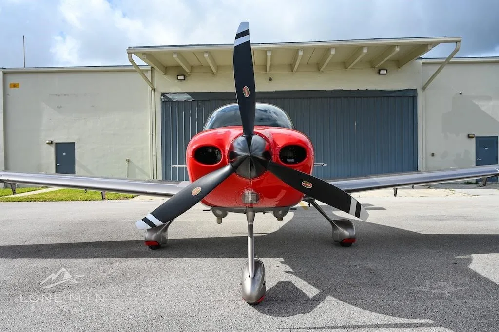 Exterior view of a 2021 CIRRUS SR22-G6, N273RV.