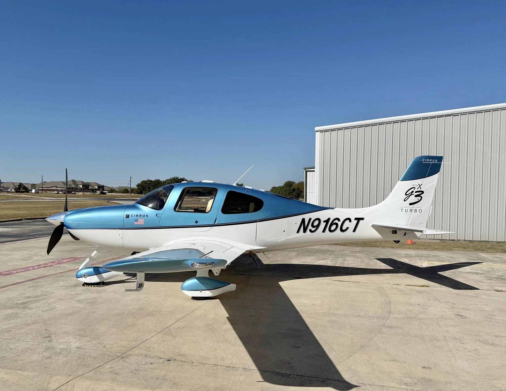 Exterior view of a 2008 CIRRUS SR22-G3 TURBO, N916CT.