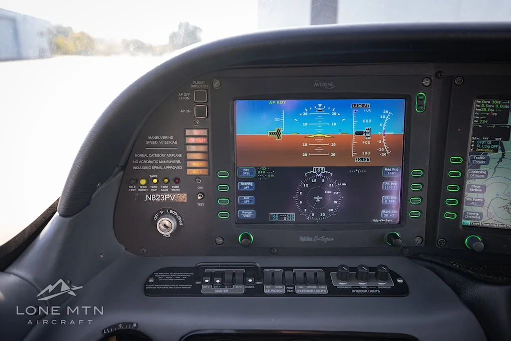 Avionics suite of a 2005 Cirrus SR22 G2 GTS.