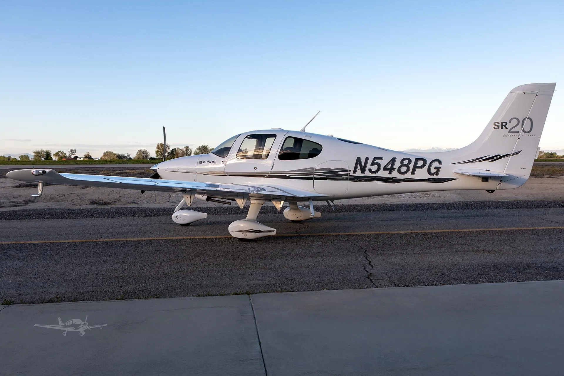 Exterior view of a 2008 CIRRUS SR20-G3, N548PG.