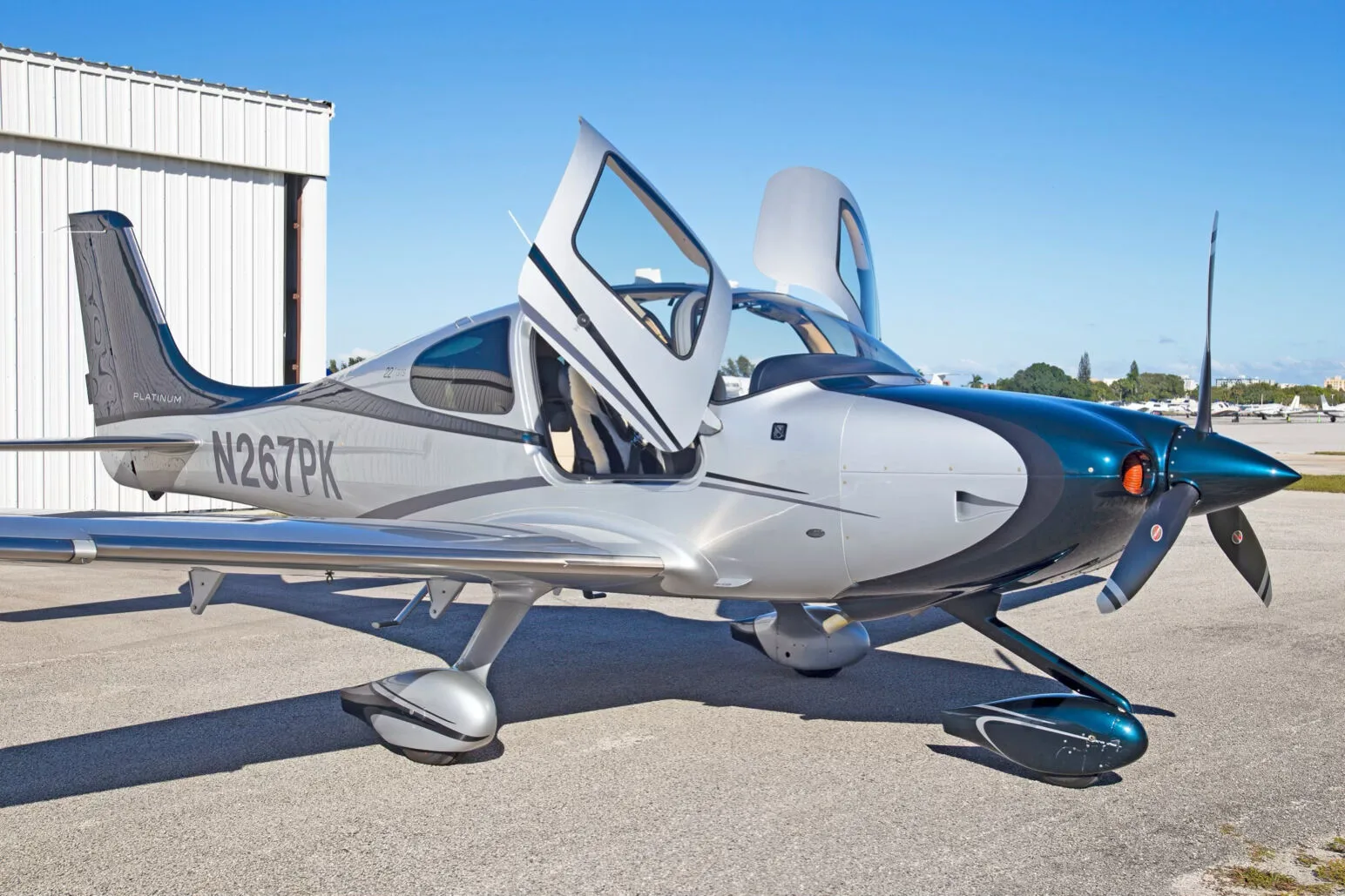 Exterior view of a 2014 Cirrus SR22-G5 GTS, N267PK.