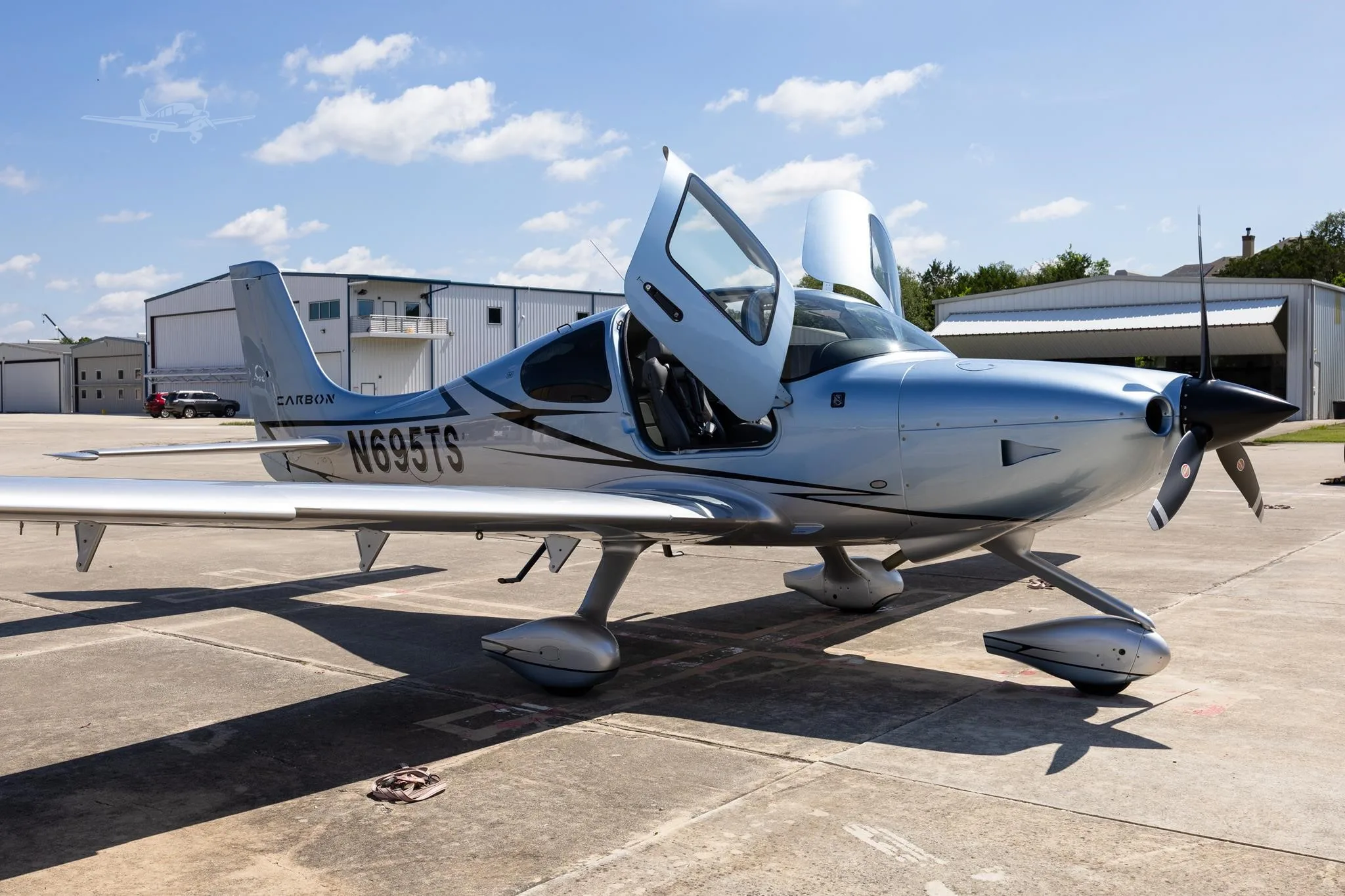 Exterior view of a 2023 CIRRUS SR20-G6, N695TS.